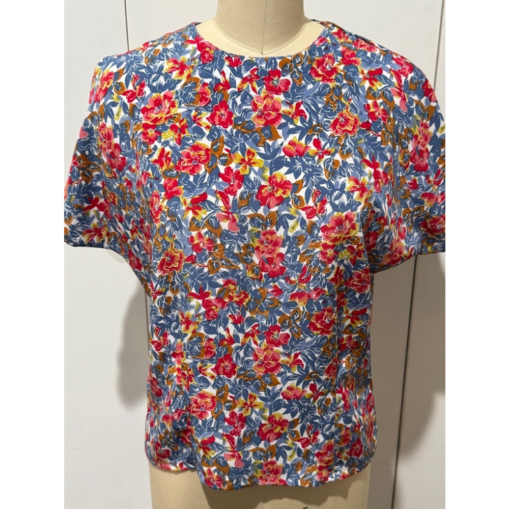 Diversity Floral Print blouse Size 8P Blue Red short sleeve lightweight